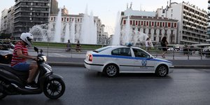 Κορωνοϊός: Οι πλατείες γέμισαν περιπολικά
