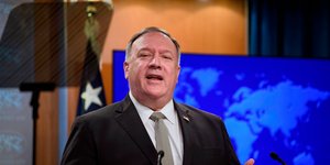 Ο Μάικ Πομπέο κάνει δηλώσεις