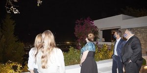 Το ζεύγος Πομπέο υποδέχθηκε ο πρωθυπουργός στο σπίτι της οικογένειας Μητσοτάκη στα Χανιά