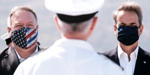 Ο Μάικ Πομπέο και ο Κυριάκος Μητσοτάκης με μάσκες για τον κορωνοϊό