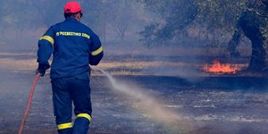 Πυροσβέστης εν ώρα υπηρεσίας