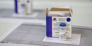 Eπιστήμονες ζητούν διευκρινήσεις για «αμφιλεγόμενα» αποτελέσματα του ρωσικού εμβολίου
