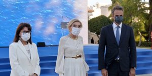 Από αριστερά: Η ΠτΔ ΚΑτερίνα Σακελλαροπούλου, η πρέσβης καλής θελήσεως της Unesco Μαριάννα Βαρδινογιάννη και ο Κυρ. Μητσοτάκης