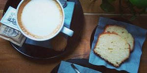 Καφές στο τραπέζι