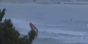 Κακοκαιρία «Ιανός»:Βγήκαν για σερφ στη Λευκάδα
