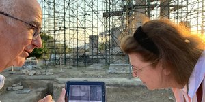 Βασίλης Λαμπρινουδάκης, Λίνα Μενδώνη