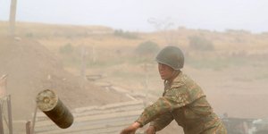 Αρμένιος στρατιώτης στη σύρραξη με το Αζερμπαϊτζάν στο Ναγκόρνο Καραμπάχ