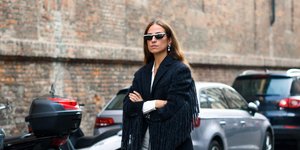 γυναίκα με πανωφόρι