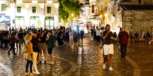 Συνωστισμός το βράδυ του Σαββάτου στο Μοναστηράκι
