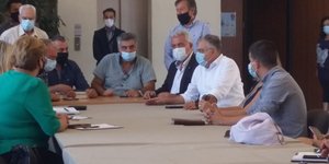 Ο Τάκης Θεοδωρικάκος με τους Δημάρχους Σαρωνικού και Λαυρεωτικής