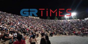 Θεσσαλονίκη συνωστισμός σε θεατρική παράσταση