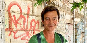 O Θοδωρής Κουτσογιαννόπουλος με πράσινο tshirt