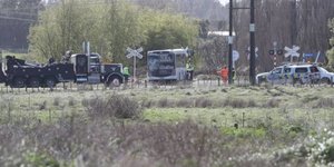 Λεωφορείο σε διάβαση τρένου και αστυνομία στη Νέα Ζηλανδία
