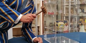 Η τσαγιέρα που δημοπρατήθηκε για σχεδόν μισό εκατομμύριο