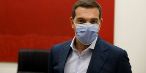 τσιπρας με μασκα