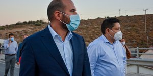 Δημήτρης Τζανακόπουλος προφιλ με μασκα