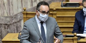 Ο Βασίλης Κοντοζαμάνης στη Βουλή
