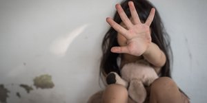 Πατέρας βίαζε την ανήλικη κόρη του