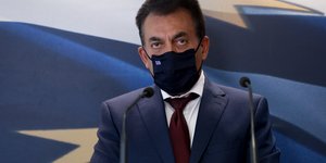 Γιάννης Βρούτσης μασκα
