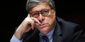 Ο Ουίλιαμ Μπαρ σκεπτικός