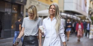 γυναίκες με πουκάμισα στην εβδομάδα μόδας