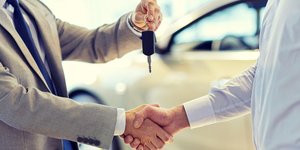 χειραψία αυτοκινητο 