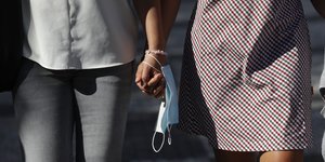 χερι χερι με μασκες