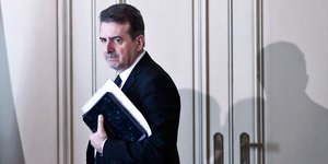 Ο Μ. Χρυσοχοϊδης σε υπουργικό συμβούλιο
