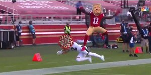 Ο πρόεδρος των ΗΠΑ Ντόναλντ Τραμπ σε ρόλο παίκτη του Αμερικανικού Φουτμπόλ 