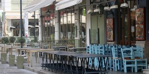 αδεια τραπεζια 