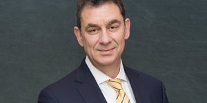 Ο CEO της Pfizer Αλβέρτος Μπουρλάς