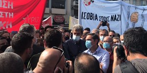 Αλέξης Τσίπρας έξω από το Εφετείο για τη δίκη της Χρυσής Αυγής