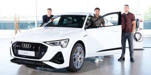 Οι παίκτες της Μπάγερν Μονάχου με αυτοκίνητα της Audi