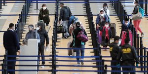 Κόσμος σε αεροδρόμιο της Χιλής