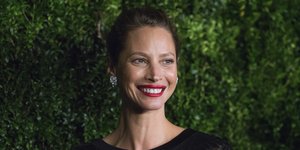 Η Κρίστι Τέρλινγκτον με κόκκινο κραγιόν