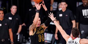 Ο Ντάνι Γκριν σουτάρει