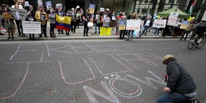 Διαδηλωτές διαμαρτύρονται στο Λονδίνο για την πιθανότητα έκδοσης του Τζούλιαν Ασάνζ στις ΗΠΑ