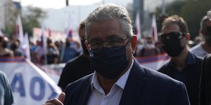 Ο γγ του ΚΚΕ, Δημήτρης Κουτσούμπας με μάσκα για τον κορωνοϊό