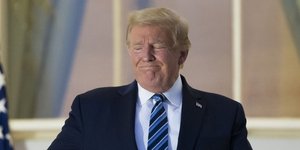 Ο Ντόναλντ Τραμπ την ημέρα που επέστρεψε στον Λευκό Οίκο από το νοσοκομείο