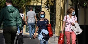 δυο ερχονται ενας παει 