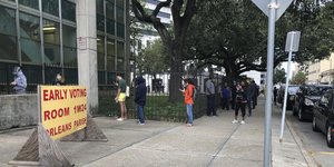 Προεδρικές εκλογές ΗΠΑ: Το Μίσιγκαν απαγορεύει στους πολίτες να φέρουν εμφανώς όπλα κοντά σε εκλογικά τμήματα