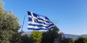 Η ελληνική σημαία που υψώθηκε στο Καστελλόριζο