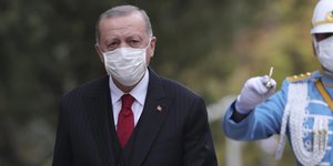 Ρετζέπ Ταγίπ Ερντογάν με μασκα