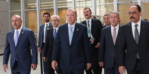 Ο Τούρκος πρόεδρος Ρετζέπ Ταγίπ Ερντογάν και η αντιπροσωπεία της Τουρκίας στην πρόσφατη σύνοδο του ΝΑΤΟ