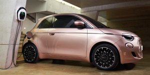 H Fiat ανακοινώνει την τιμή του ηλεκτρικού 500 για την Ελλάδα