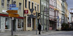 αδεια πολη μια γυναικα 