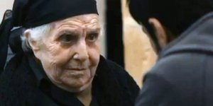 γιαγια μαυρο τσεμπερι