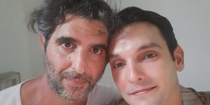 Ο Γιώργος Γάλλος και ο Ιωάννης Αθανασόπουλος σε γυρίσματα για τις «Άγριες Μέλισσες»