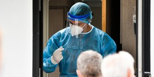 Γιατρός του ΕΟΔΥ