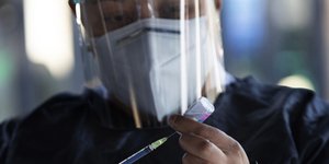 γιατρος ασπιδα εμβολιο 